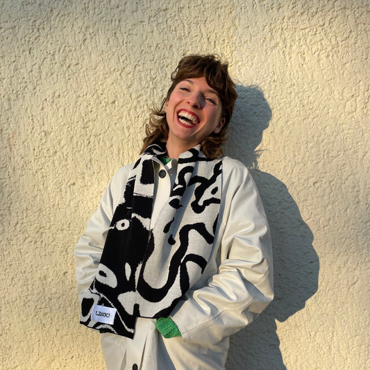 SHORT WOOL SCARF MONO SWIRL