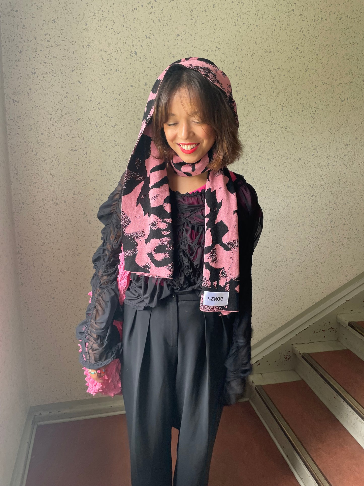 WOOL SCARF BLACK BLOOM