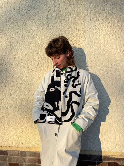 SHORT WOOL SCARF MONO SWIRL