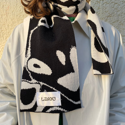 SHORT WOOL SCARF MONO SWIRL